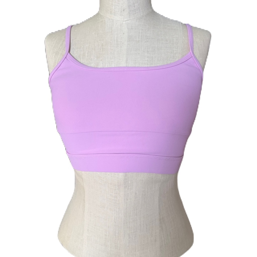 Wilo Lilac Sports Bra With Adjustable Straps and Removable Pads. Size Med